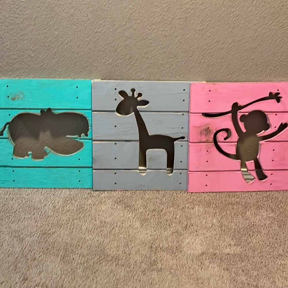 Hippo, giraffe, and monkey shiplap wall signs